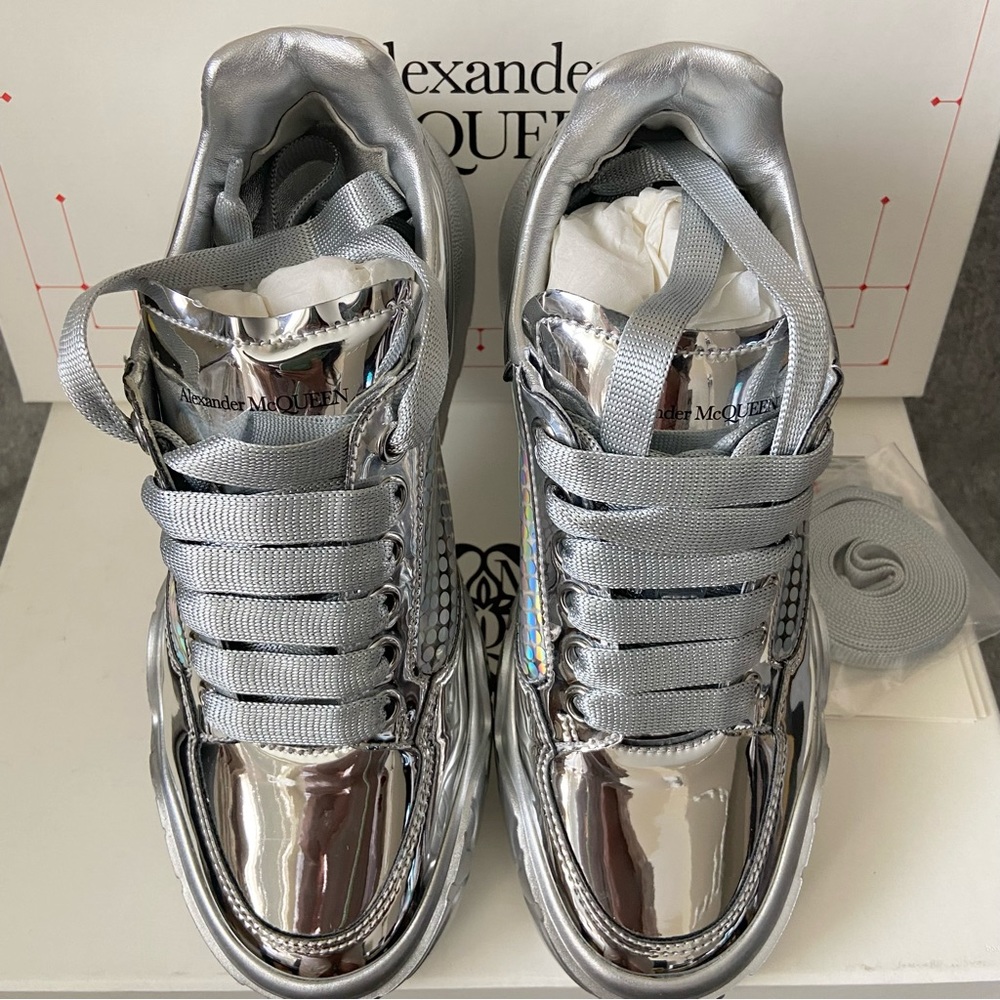 BNIB Alexander McQueen Silver Holographic Oversized Court Sneakers Women 37.5 - Picture 3 of 11